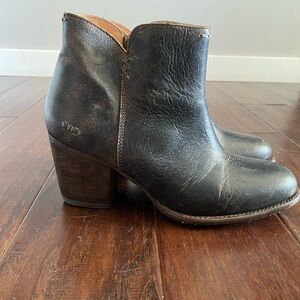 Bedstu Yell Bootie size 9.5 in Black Lux
